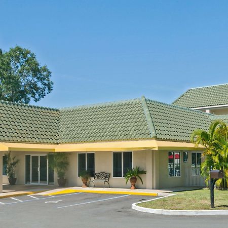Days Inn By Wyndham Port Charlotte Town Center Eksteriør bilde