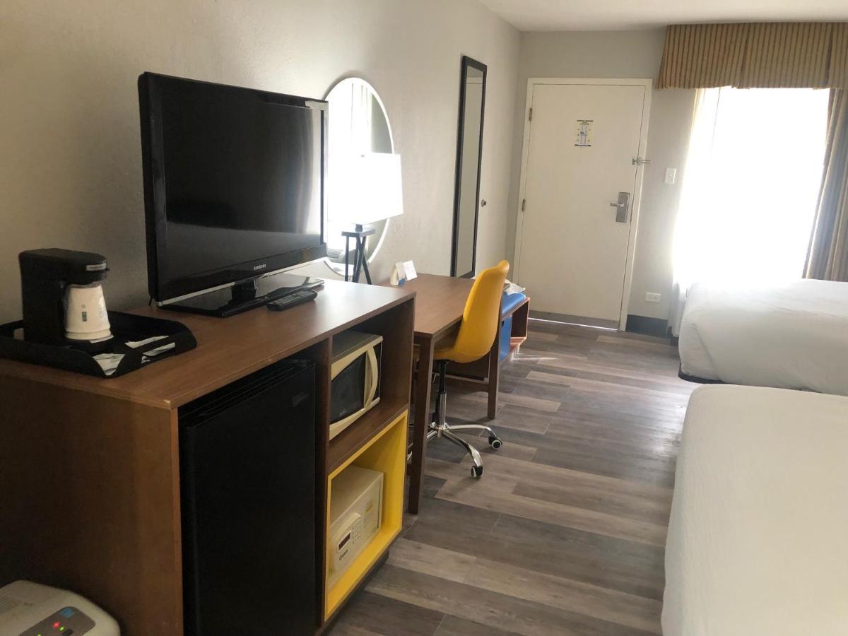 Days Inn By Wyndham Port Charlotte Town Center Eksteriør bilde