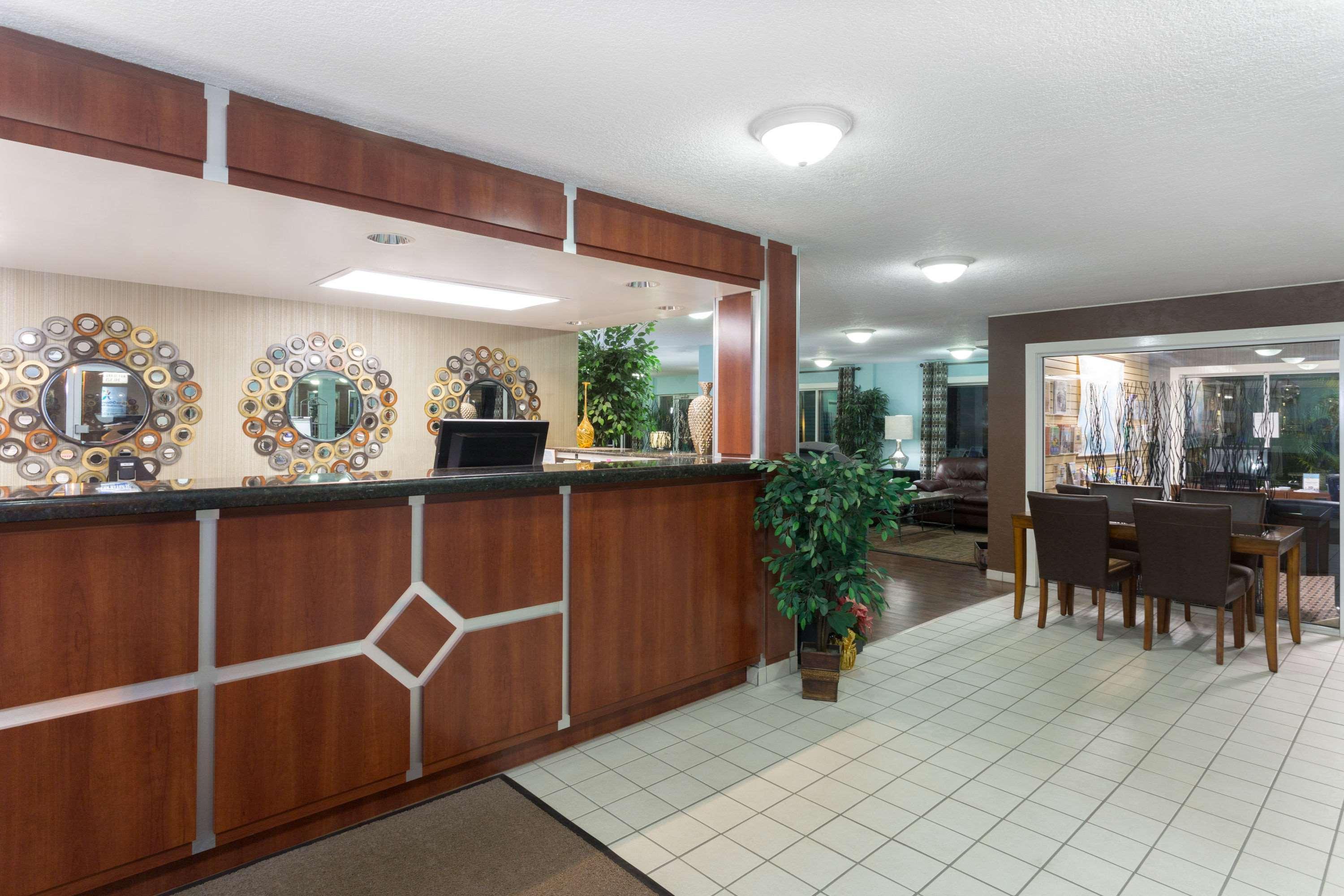Days Inn By Wyndham Port Charlotte Town Center Eksteriør bilde