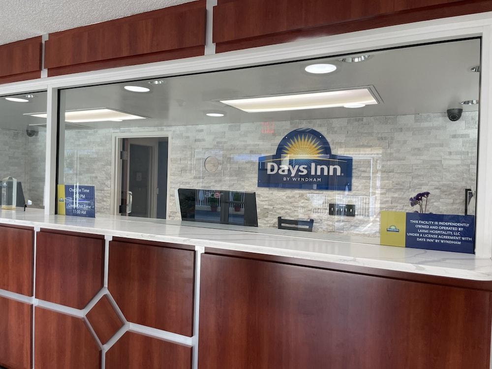 Days Inn By Wyndham Port Charlotte Town Center Eksteriør bilde