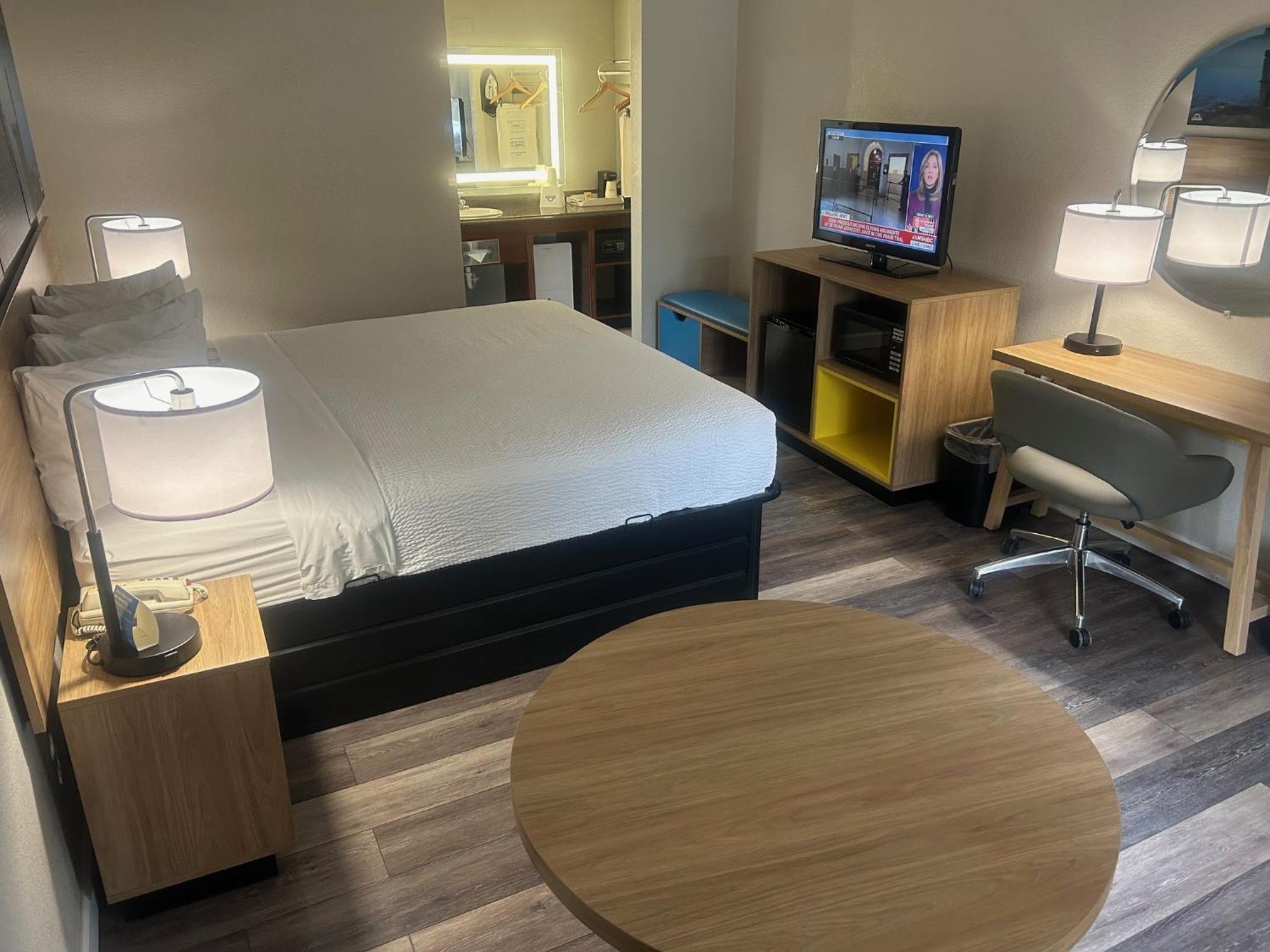 Days Inn By Wyndham Port Charlotte Town Center Eksteriør bilde