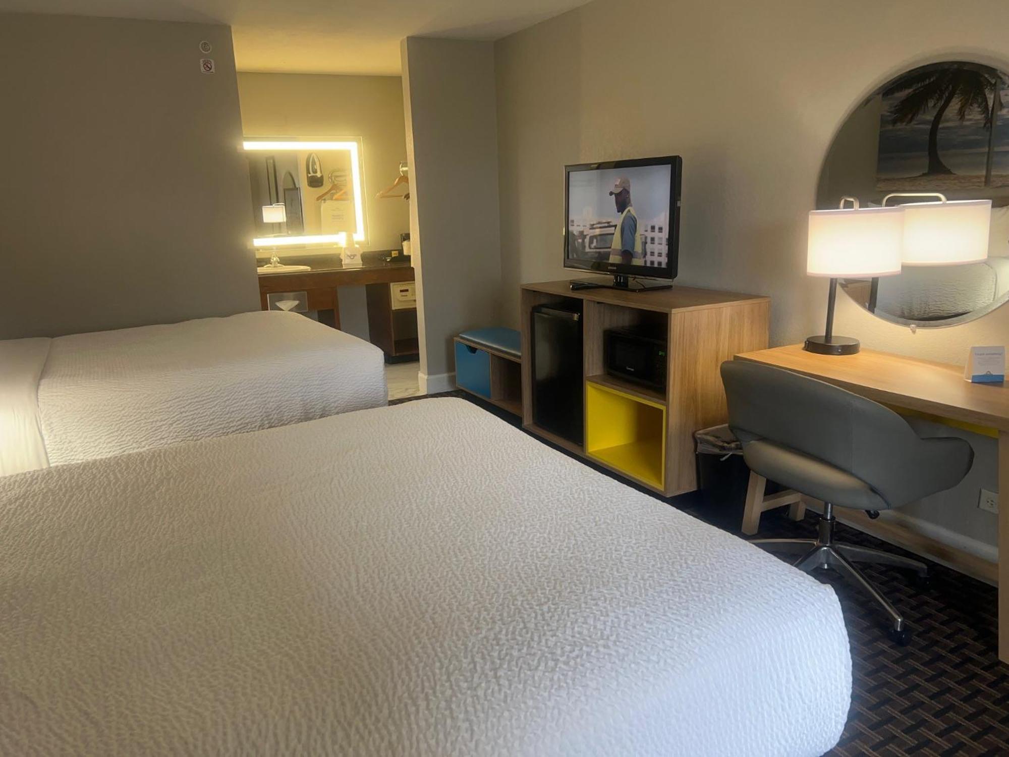 Days Inn By Wyndham Port Charlotte Town Center Eksteriør bilde